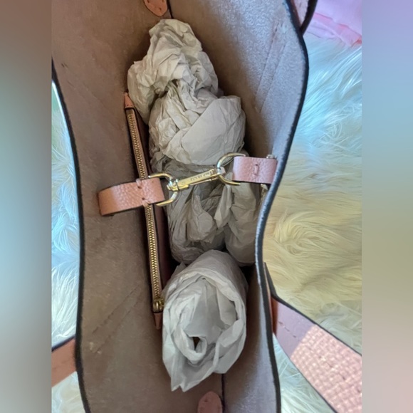 Kate Spade New York Suzy Medium North South Crossbody Tote in Cosmetic Pink - Picture 9 of 16